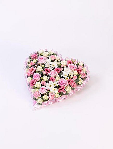 Foto Corazón de rosas blancas y rosas